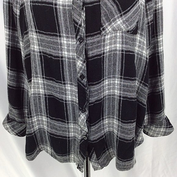 Caffe Marrakesh Womens Size 1X (tag) XL (fit) Plaid Top Black Roll Tab Sleeves - Picture 6 of 10